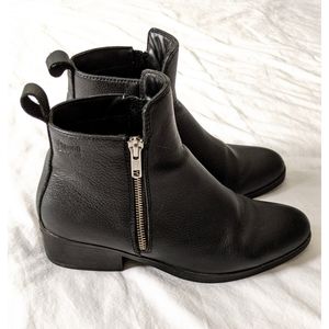 Cougar leather zip-up ankle boots